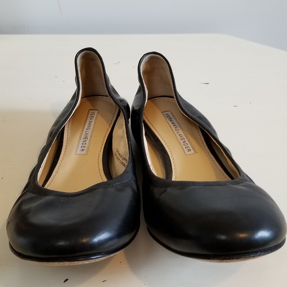 Vera Wang Lavender Flats 7M